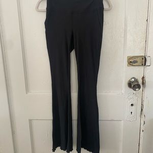 Outdoor Voices Ribbed Flare Pant - size small